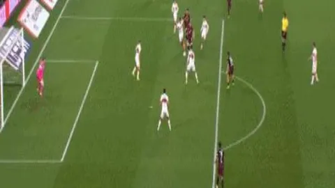 “周六焦点战：埃弗顿与曼联一决高下，赛前展望”